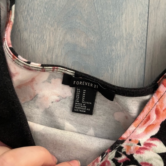 Forever 21 Floral Crop - Picture 2 of 2